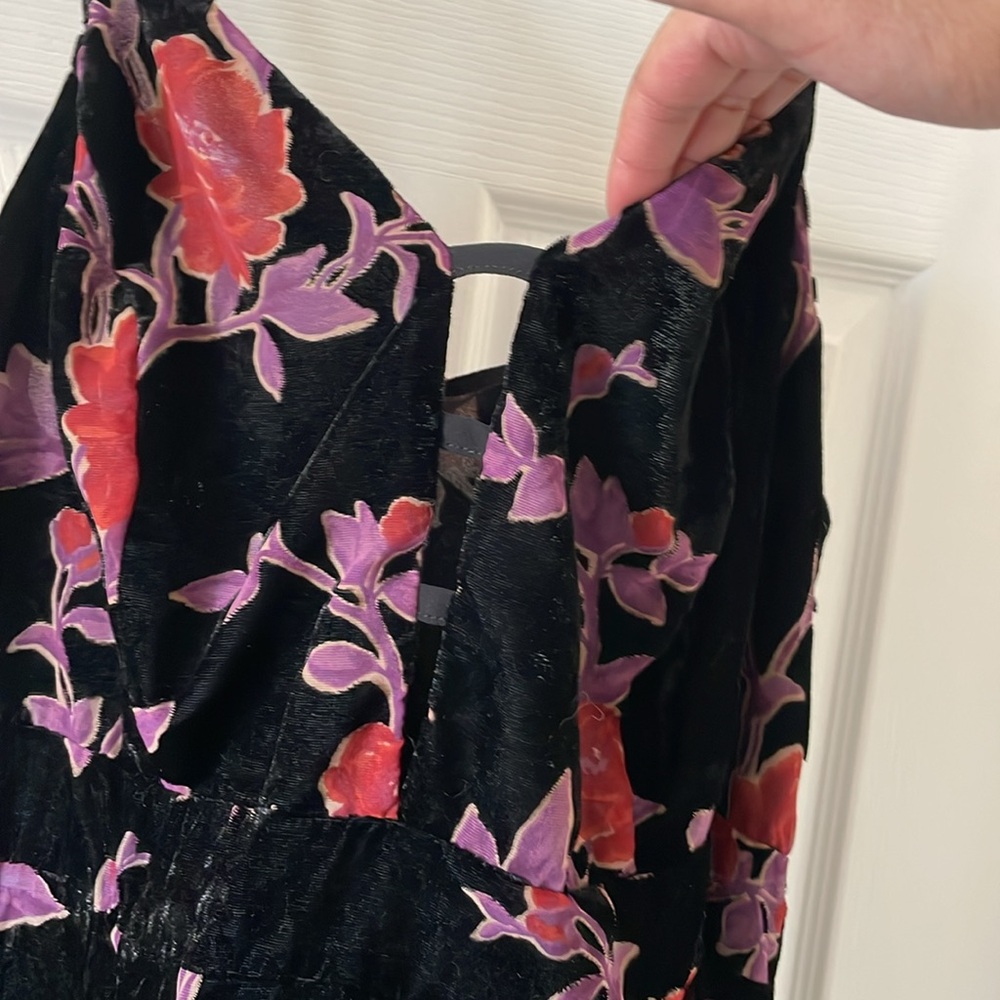 Beautiful velvet floral romper - Picture 3 of 6